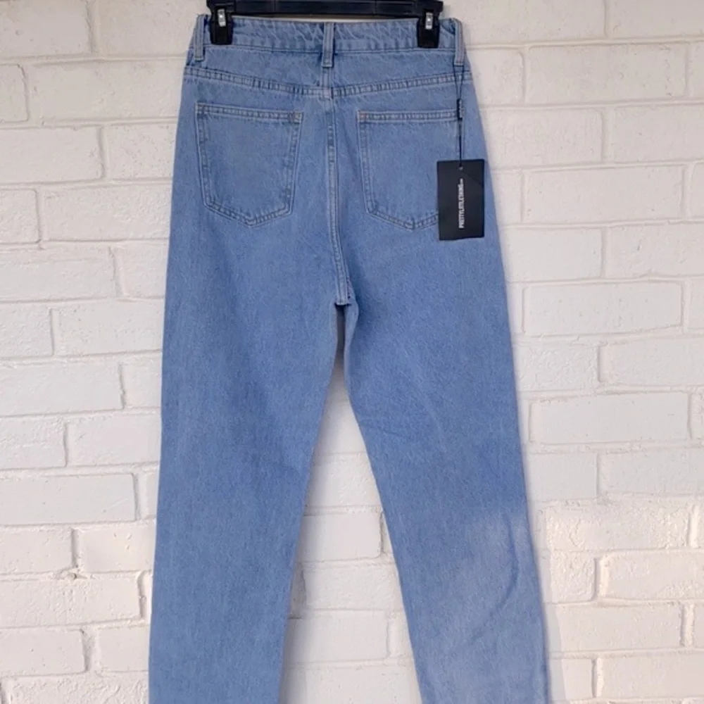 Pretty Little Thing Petite Knee Rip Light Blue Wash Long Leg Straight Je… - Picture 6 of 8